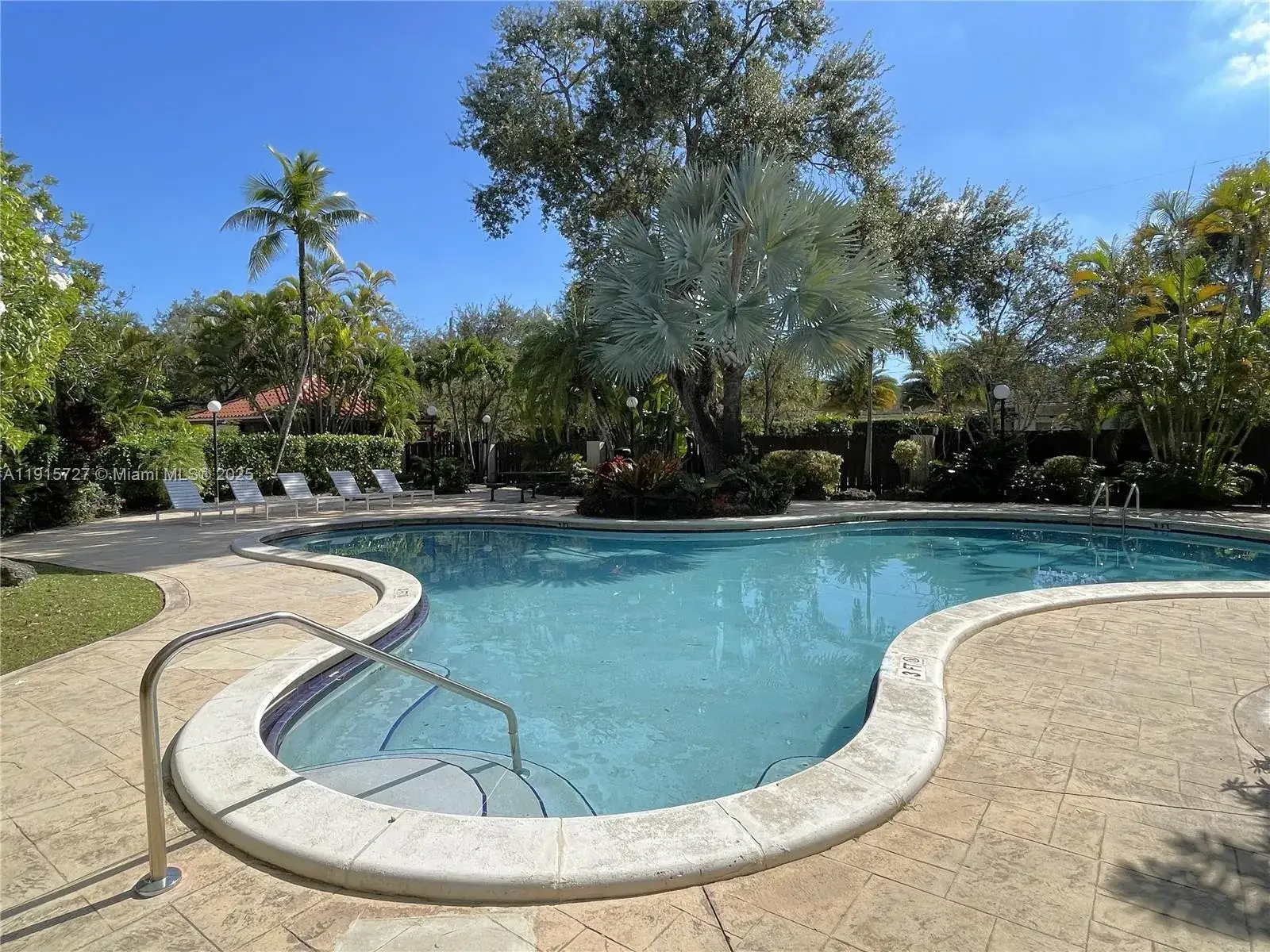 3 bedroom 2 bath Residential for sale at 6904 N Kendall Dr # F408, Pinecrest FL 33156