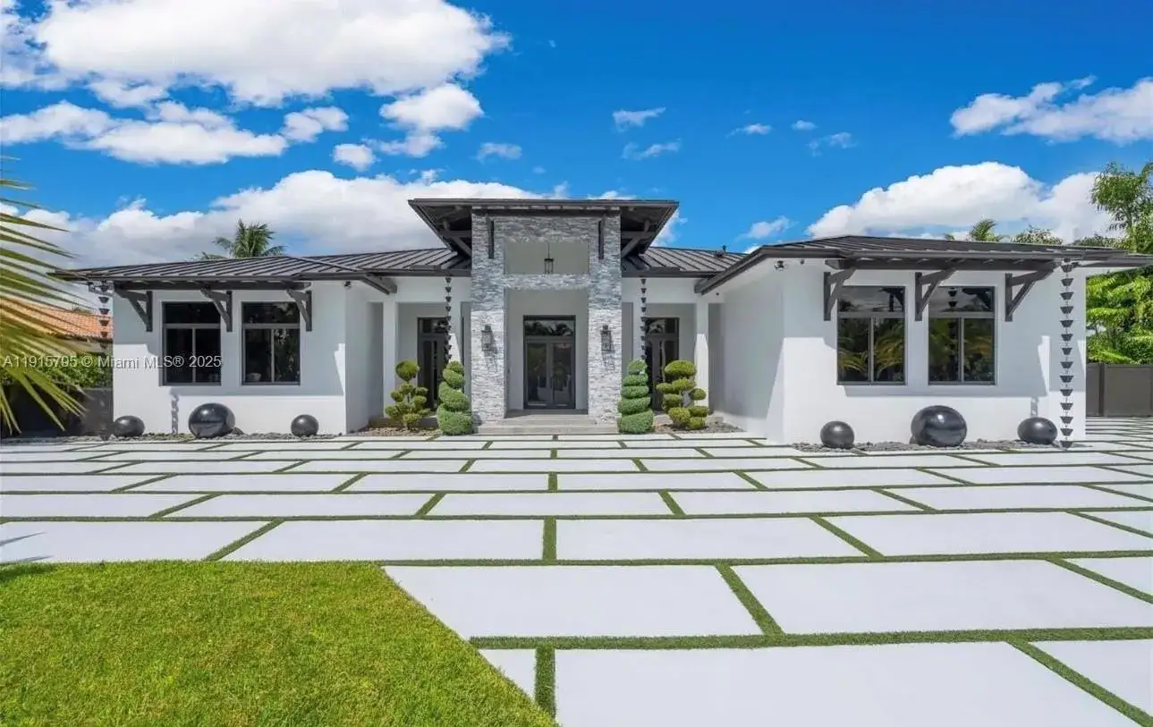 6 bedroom 6 bath Residential Lease for rent at 250 NW 129th Ave, Miami FL 33182