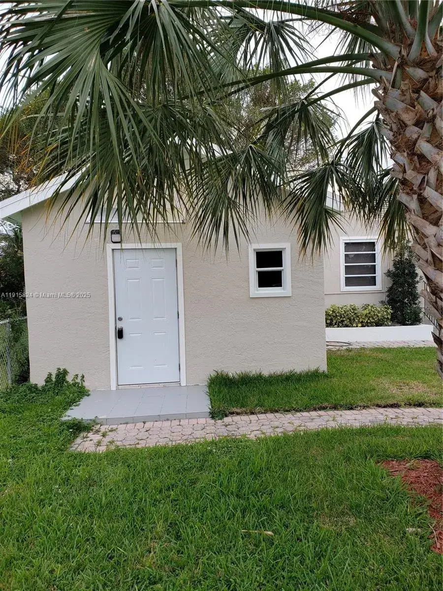 1 bedroom 1 bath Residential Lease for rent at 2140 SW 25th St # A, Miami FL 33133