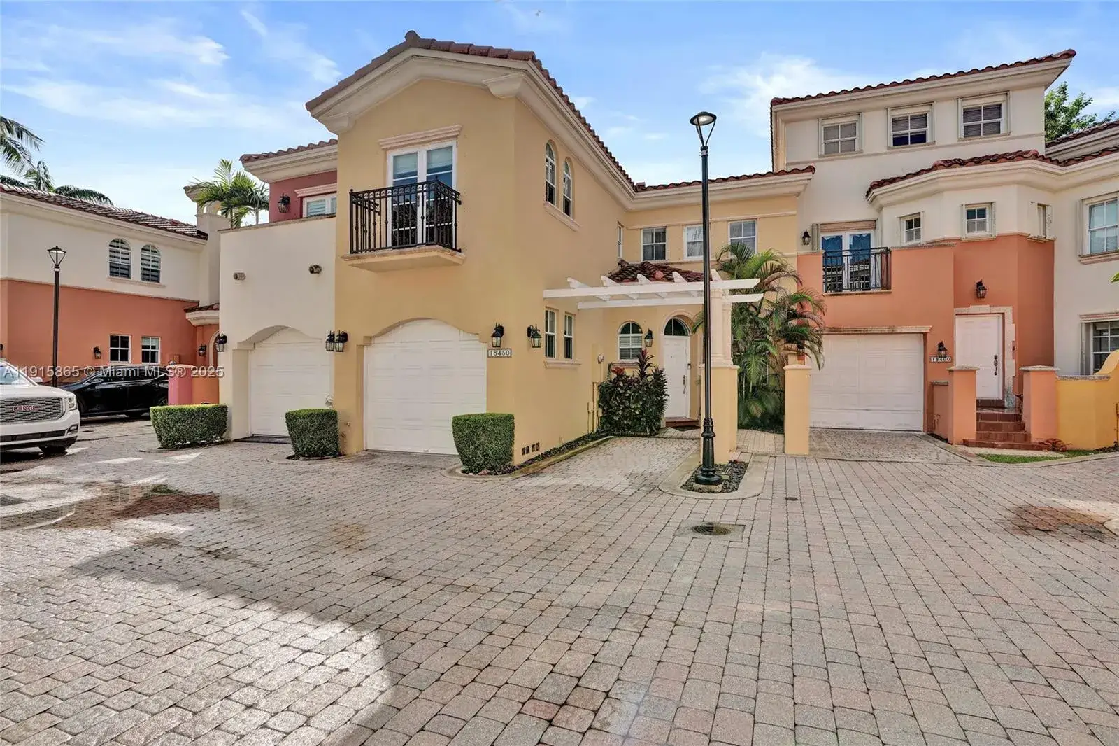 3 bedroom 2 bath Residential for sale at 18450 NE 30th Pl, Aventura FL 33160