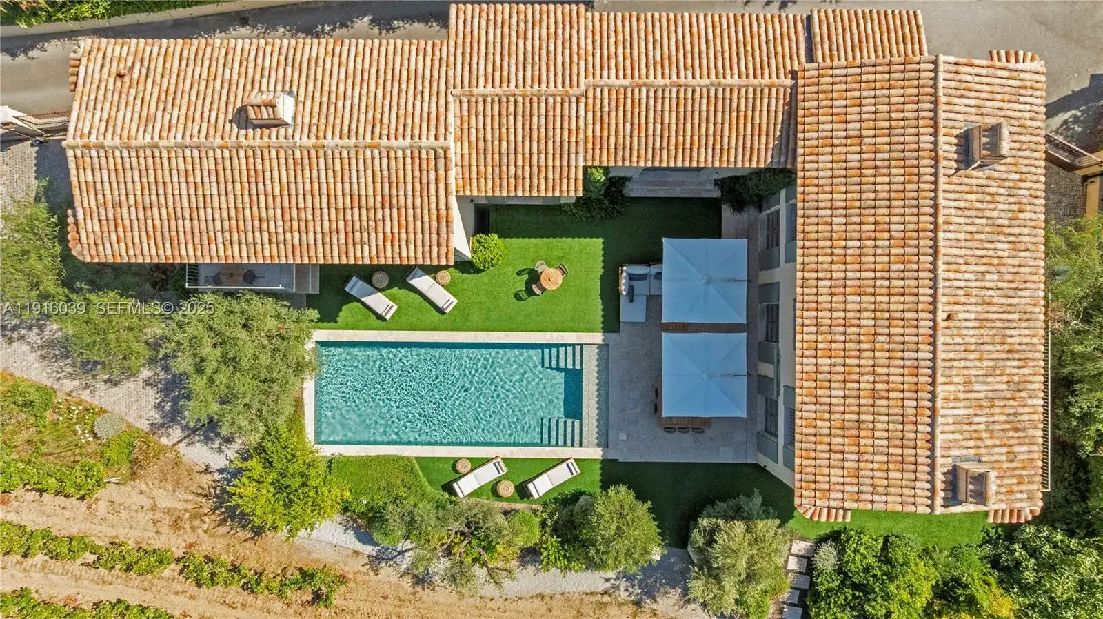 7 bedroom 7 bath Residential Lease for rent at La belle Isnarde Euclia, FL
