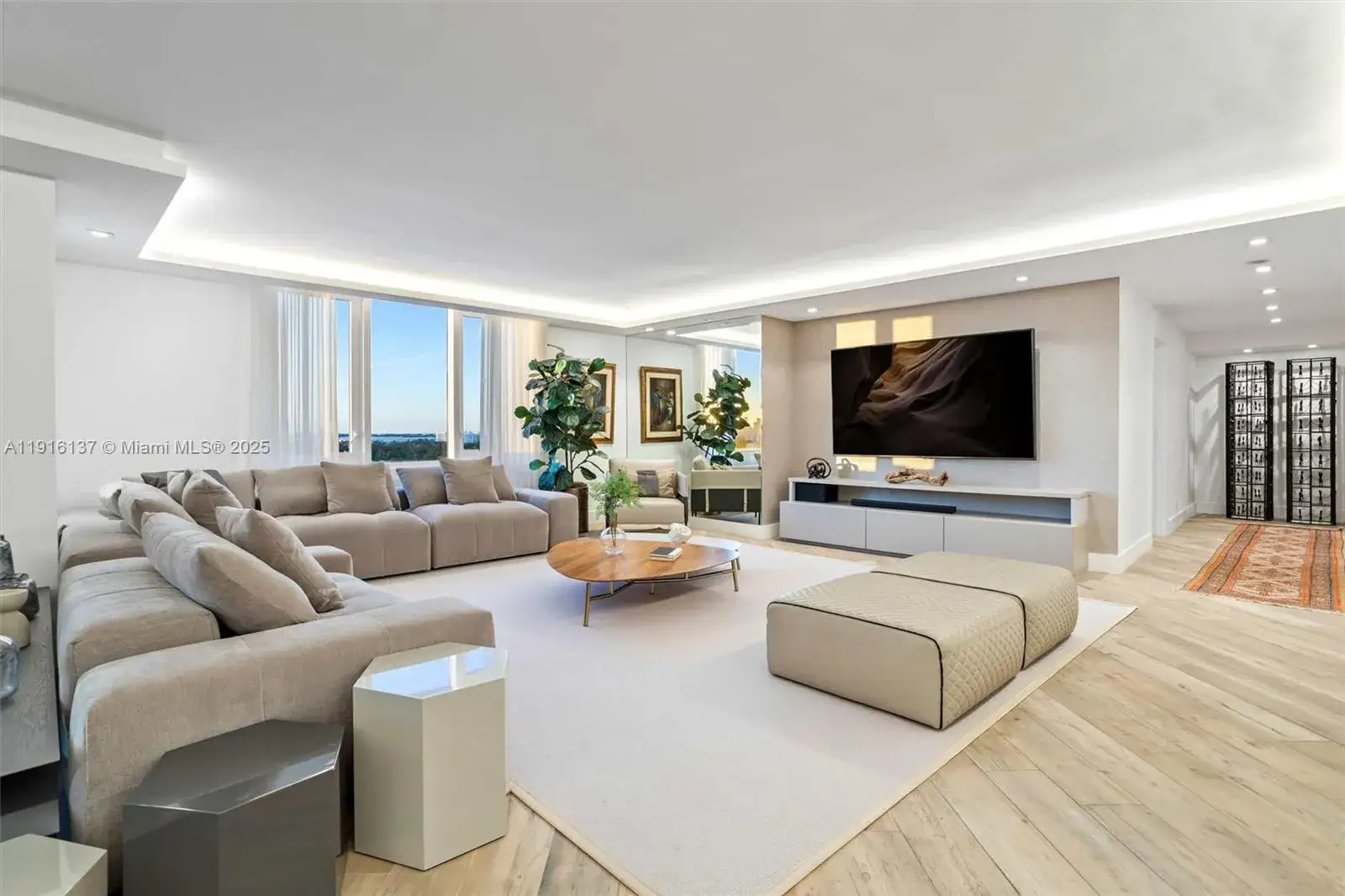 3 bedroom 3 bath Residential for sale at 2301 Collins Ave # 1432, Miami Beach FL 33139