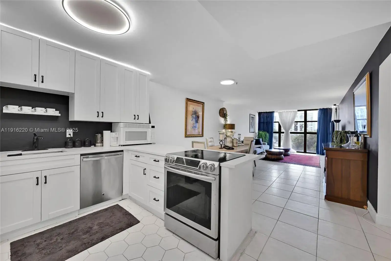 1 bedroom 1 bath Residential for sale at 400 Leslie Dr # 605, Hallandale Beach FL 33009
