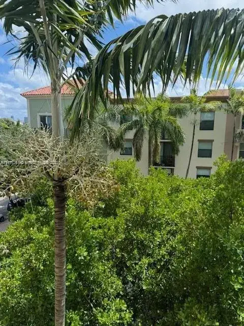 1 bedroom 1 bath Residential for sale at 1919 Van Buren St # 516A, Hollywood FL 33020