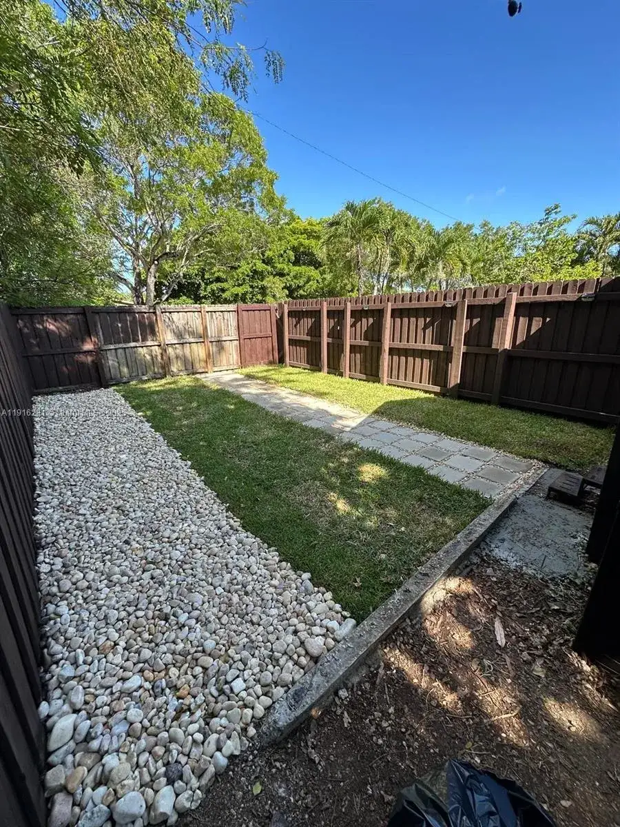 1 bedroom 1 bath Residential Lease for rent at 141 NE 14th St # 1, Homestead FL 33030