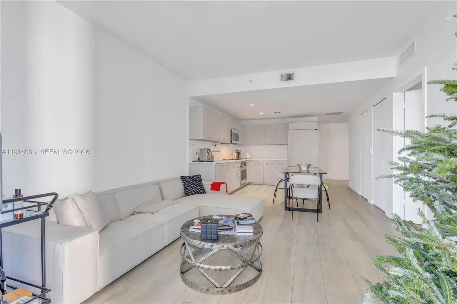 1 bedroom 1 bath Residential for sale at 55 SW 9th St # 2610, Miami FL 33130