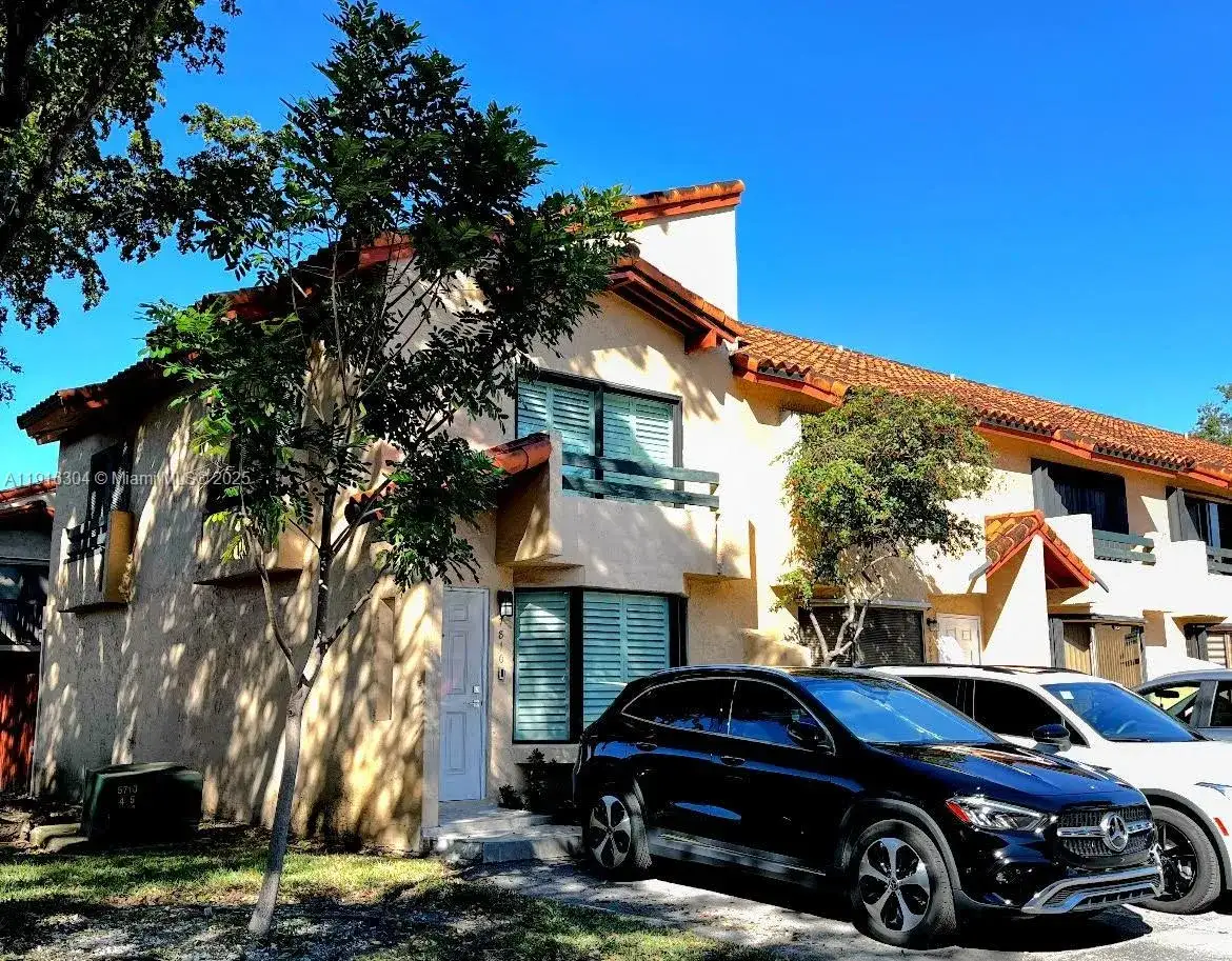 2 bedroom 2 bath Residential for sale at 7810 SW 102nd Ln, Miami FL 33156
