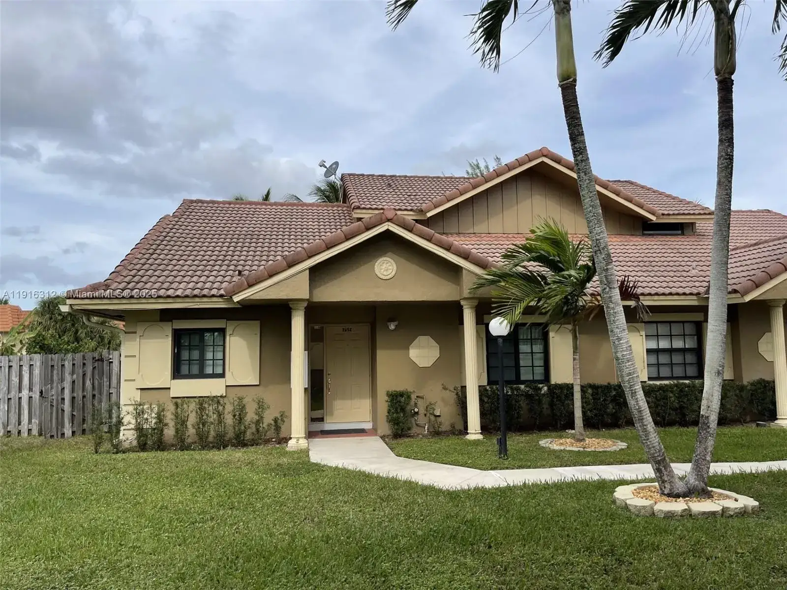 3 bedroom 2 bath Residential Lease for rent at 2652 Riverside Dr # 2652, Coral Springs FL 33065
