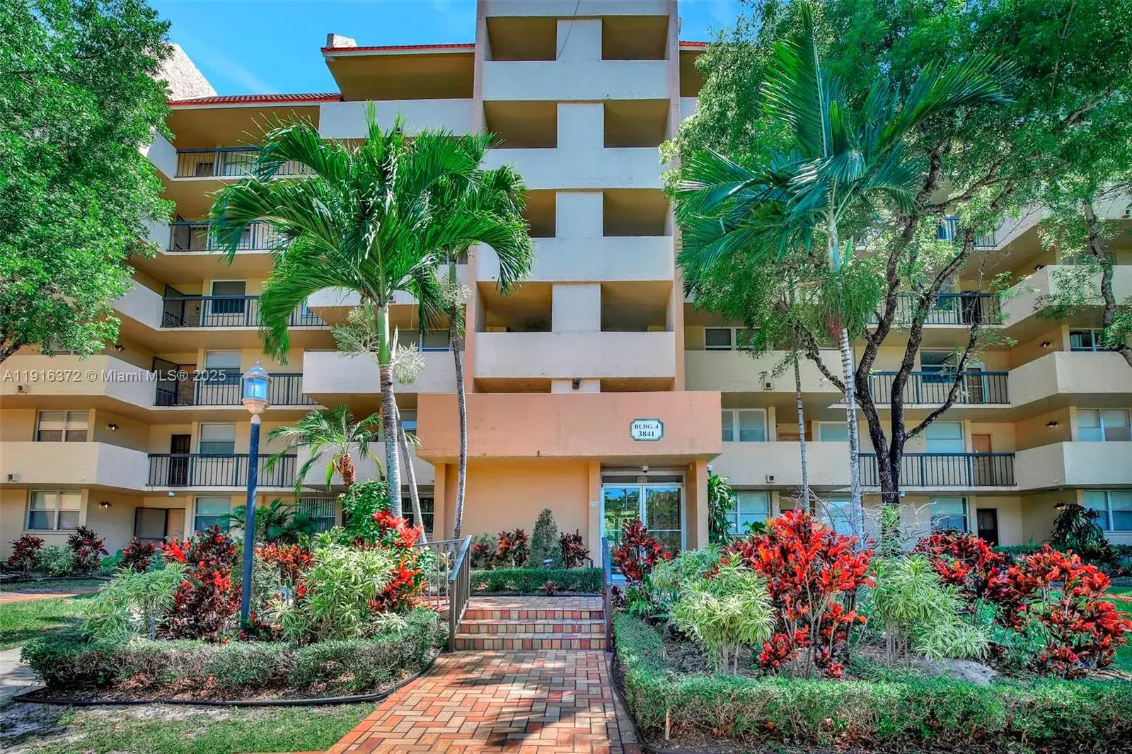 2 bedroom 2 bath Residential for sale at 3841 Environ Blvd # 230, Lauderhill FL 33319