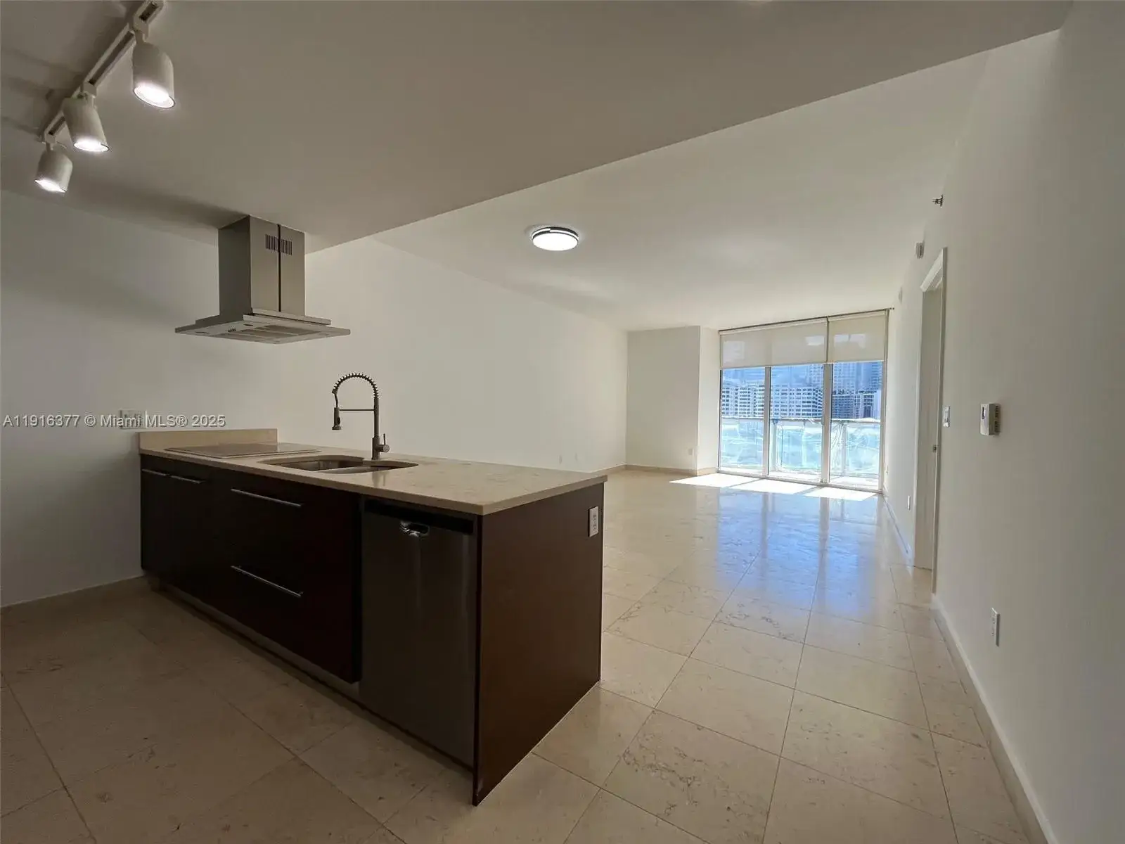 1 bedroom 1 bath Residential for sale at 495 Brickell Ave # 1207, Miami FL 33131