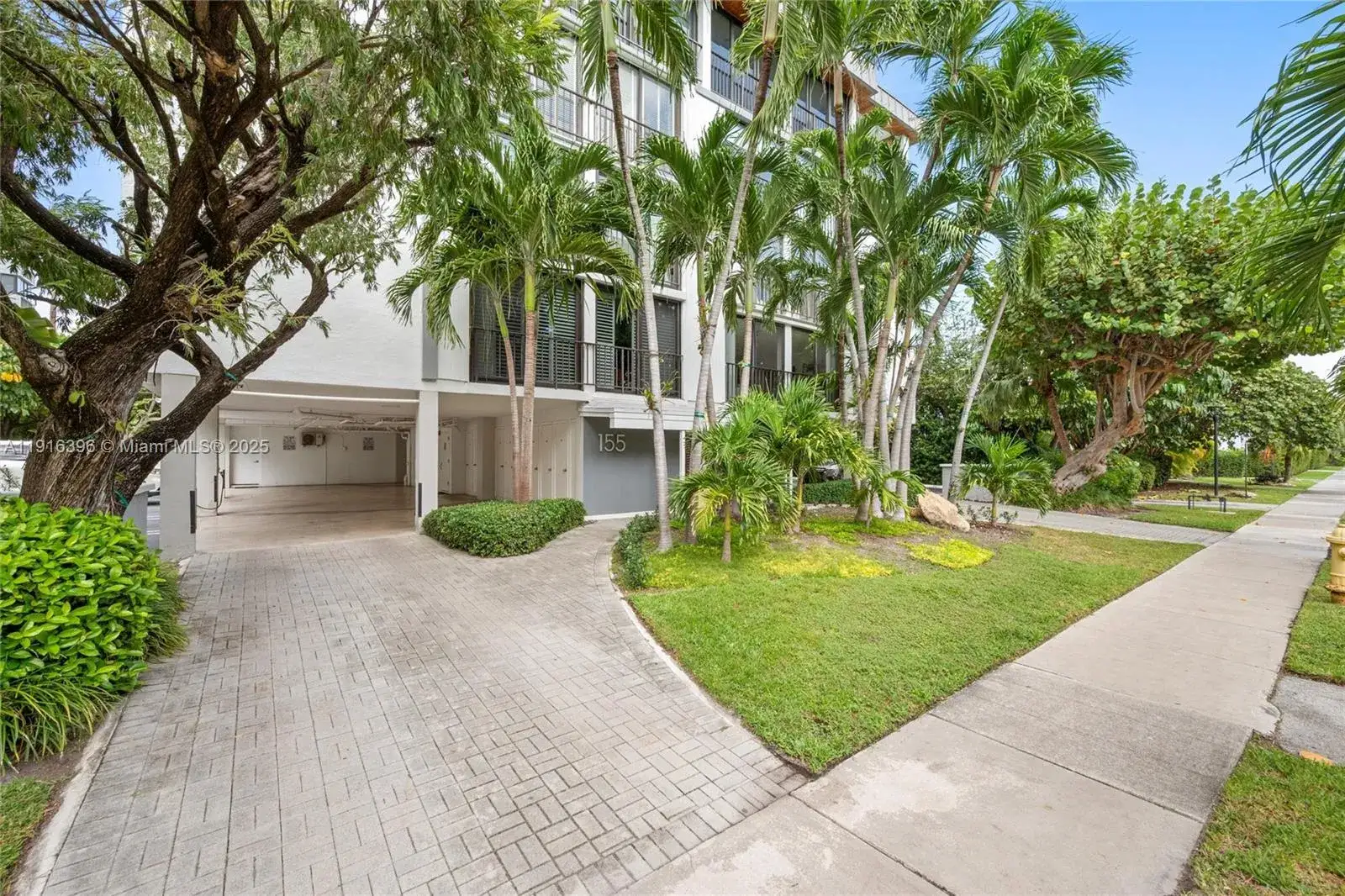 2 bedroom 2 bath Residential for sale at 155 Sunrise Dr # 4B, Key Biscayne FL 33149