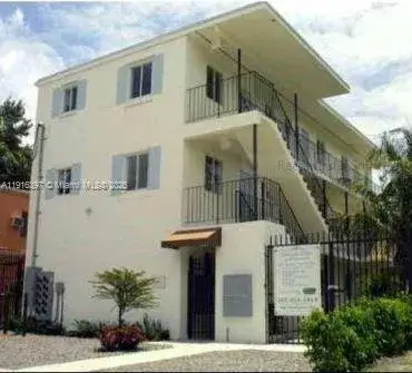 1 bedroom 1 bath Residential for sale at 3680 Oak Ave # 6, Miami FL 33133