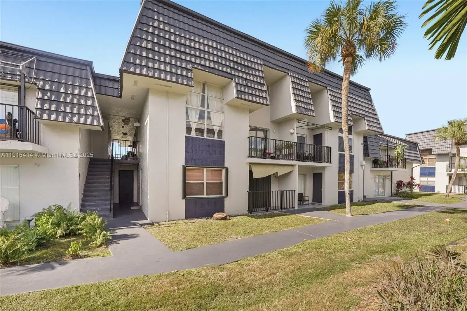 3 bedroom 2 bath Residential for sale at 8001 W 6th Ave # M, Hialeah FL 33014