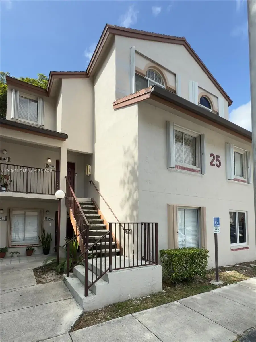 3 bedroom 2 bath Residential for sale at 13959 SW 91st Ter # 13959, Miami FL 33186