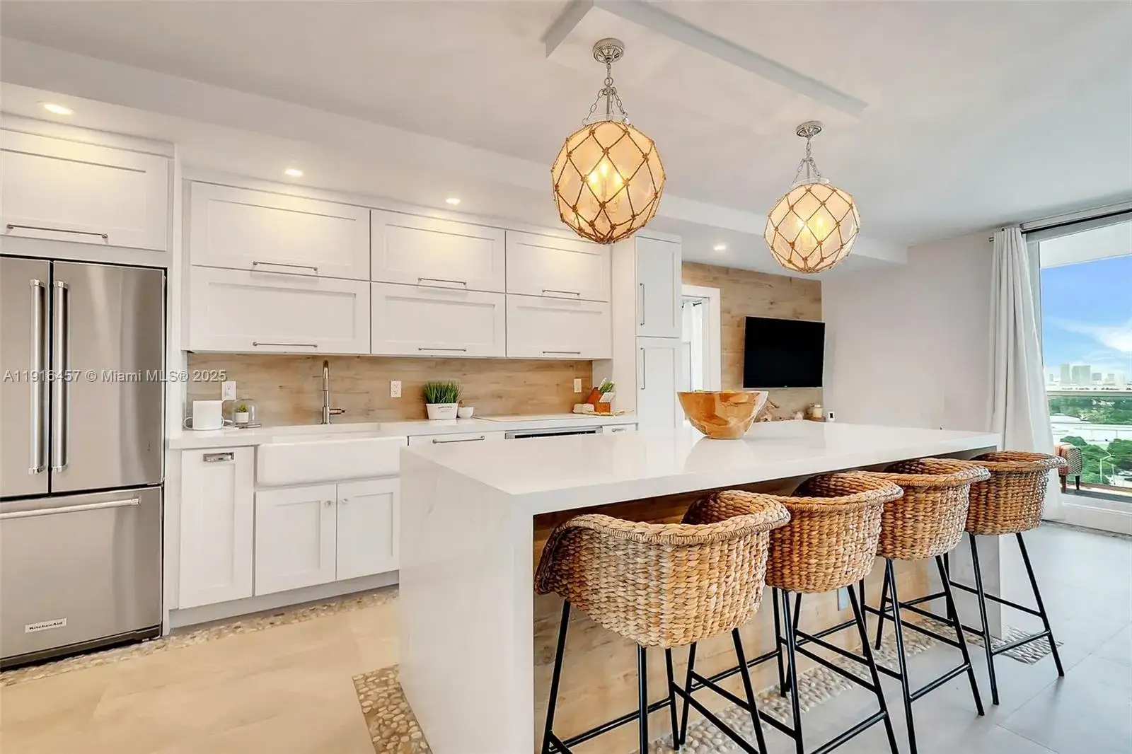 2 bedroom 2 bath Residential Lease for rent at 2301 Collins Ave # 1533, Miami Beach FL 33139