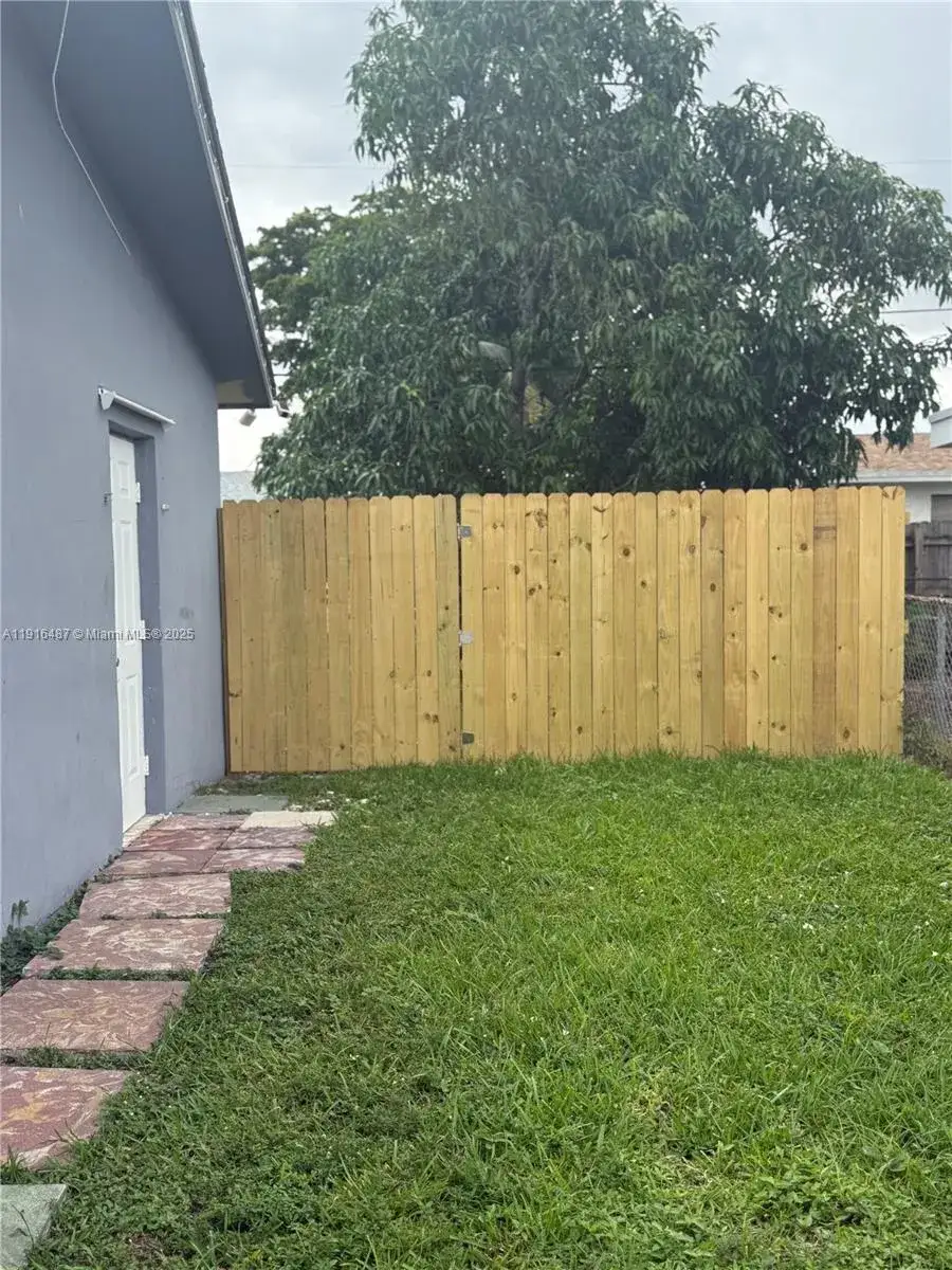 1 bedroom 1 bath Residential Lease for rent at 2870 NW 19th St, Fort Lauderdale FL 33311