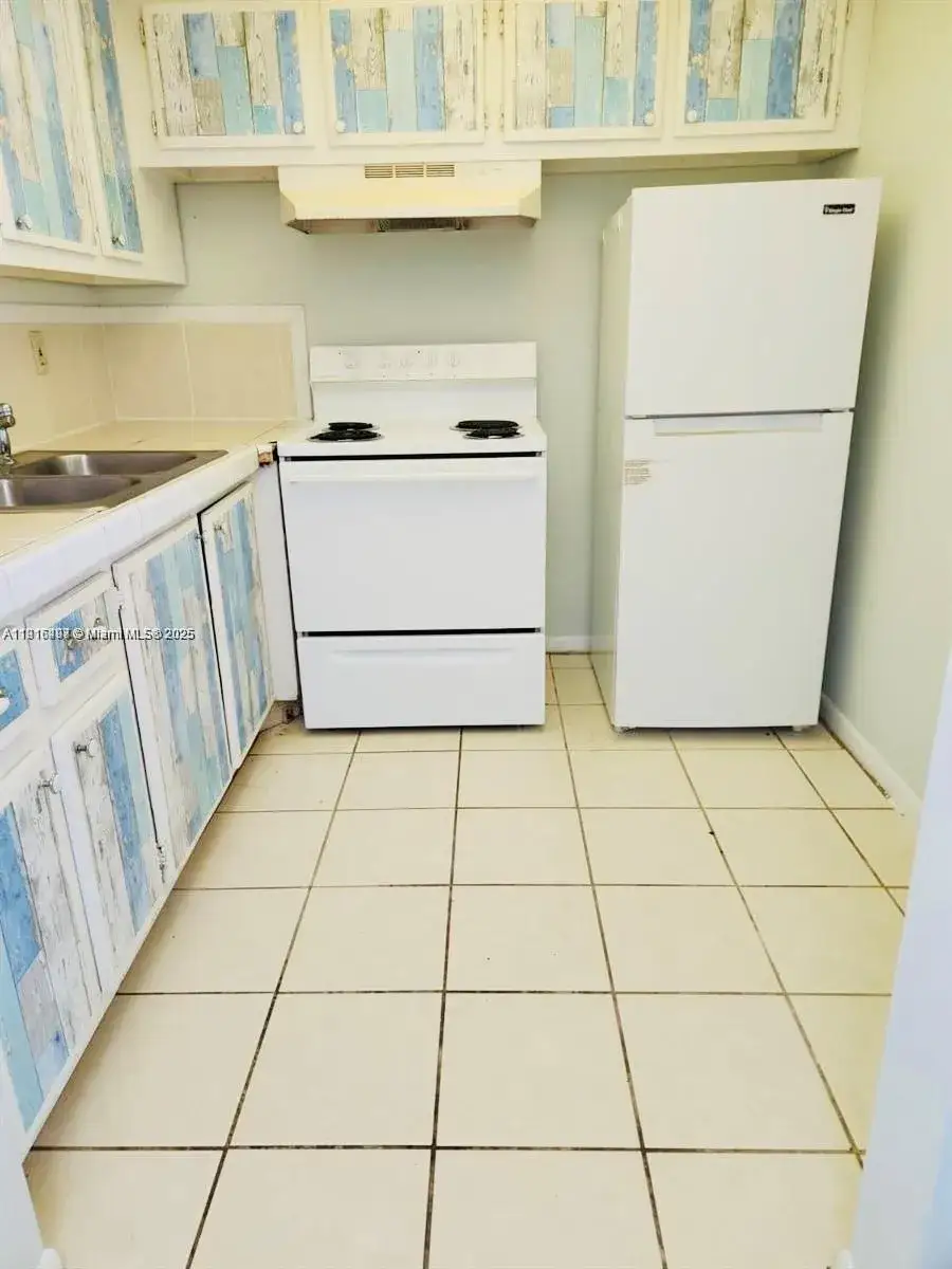 1 bedroom 1 bath Residential for sale at 119 Salisbury, West Palm Beach FL 33417