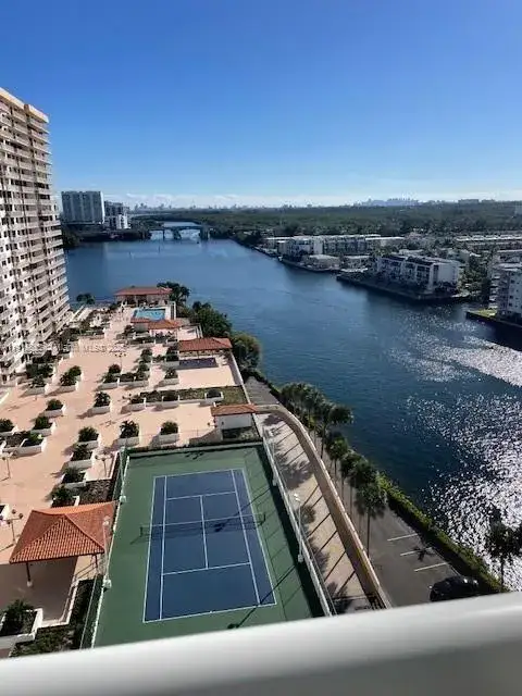 1 bedroom 1 bath Residential for sale at 301 174th St # 1605, Sunny Isles Beach FL 33160