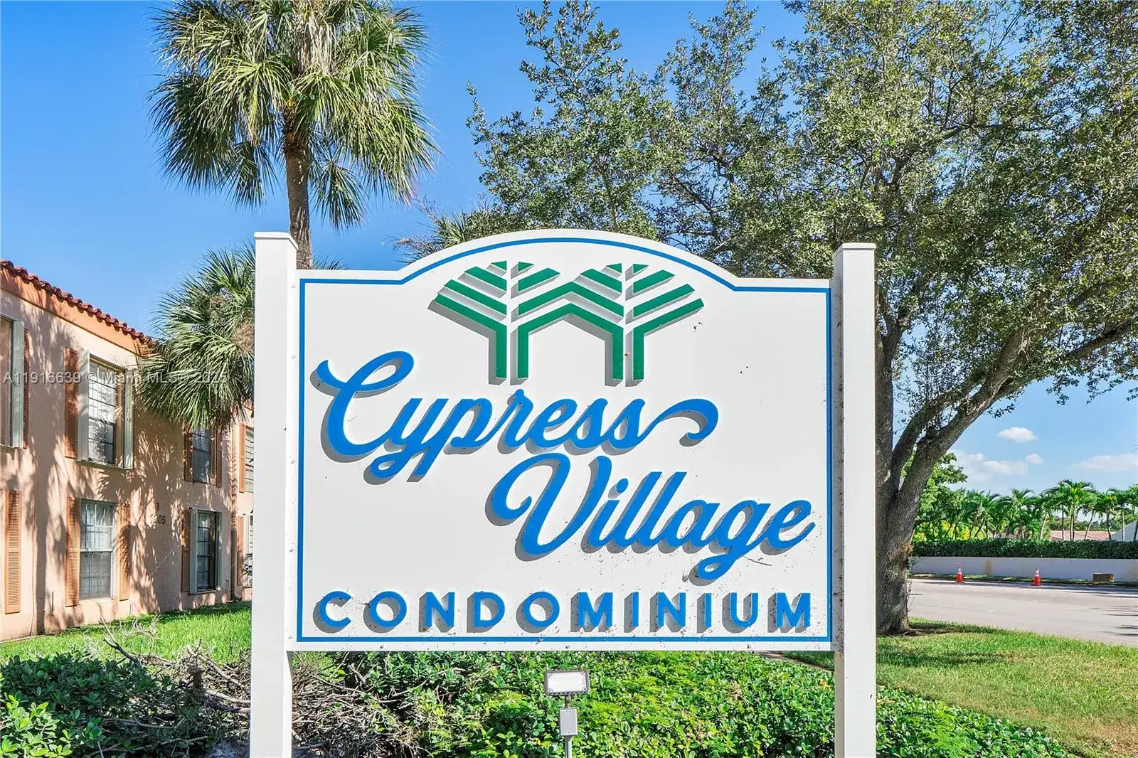 2 bedroom 2 bath Residential for sale at 7205 Miami Lakes Dr # B3, Miami Lakes FL 33014