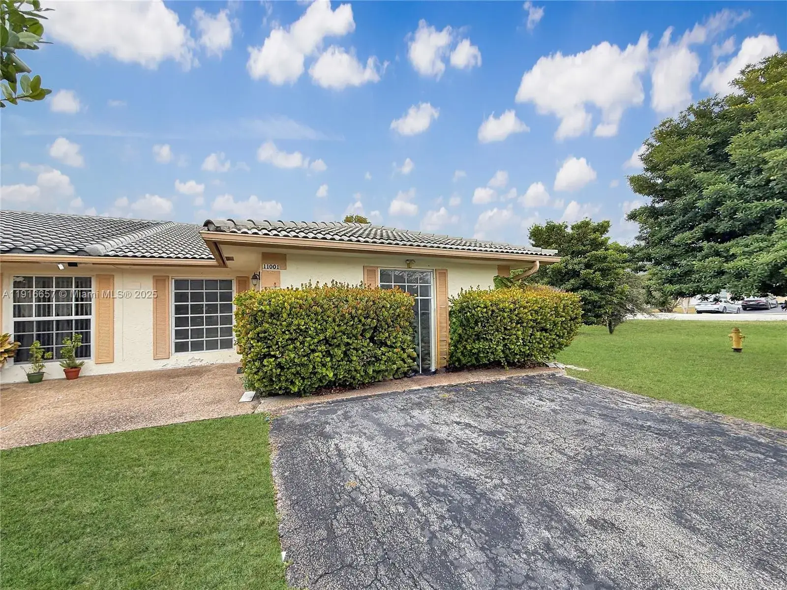 3 bedroom 2 bath Residential for sale at 11001 NW 44th St # EAST, Coral Springs FL 33065