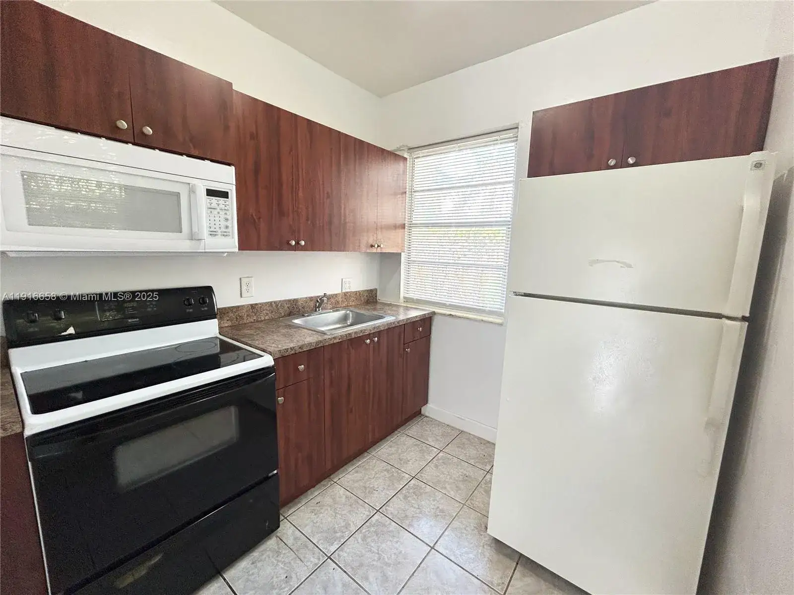 1 bedroom 1 bath Residential Lease for rent at 667 NE 86th St # 3B, Miami FL 33138