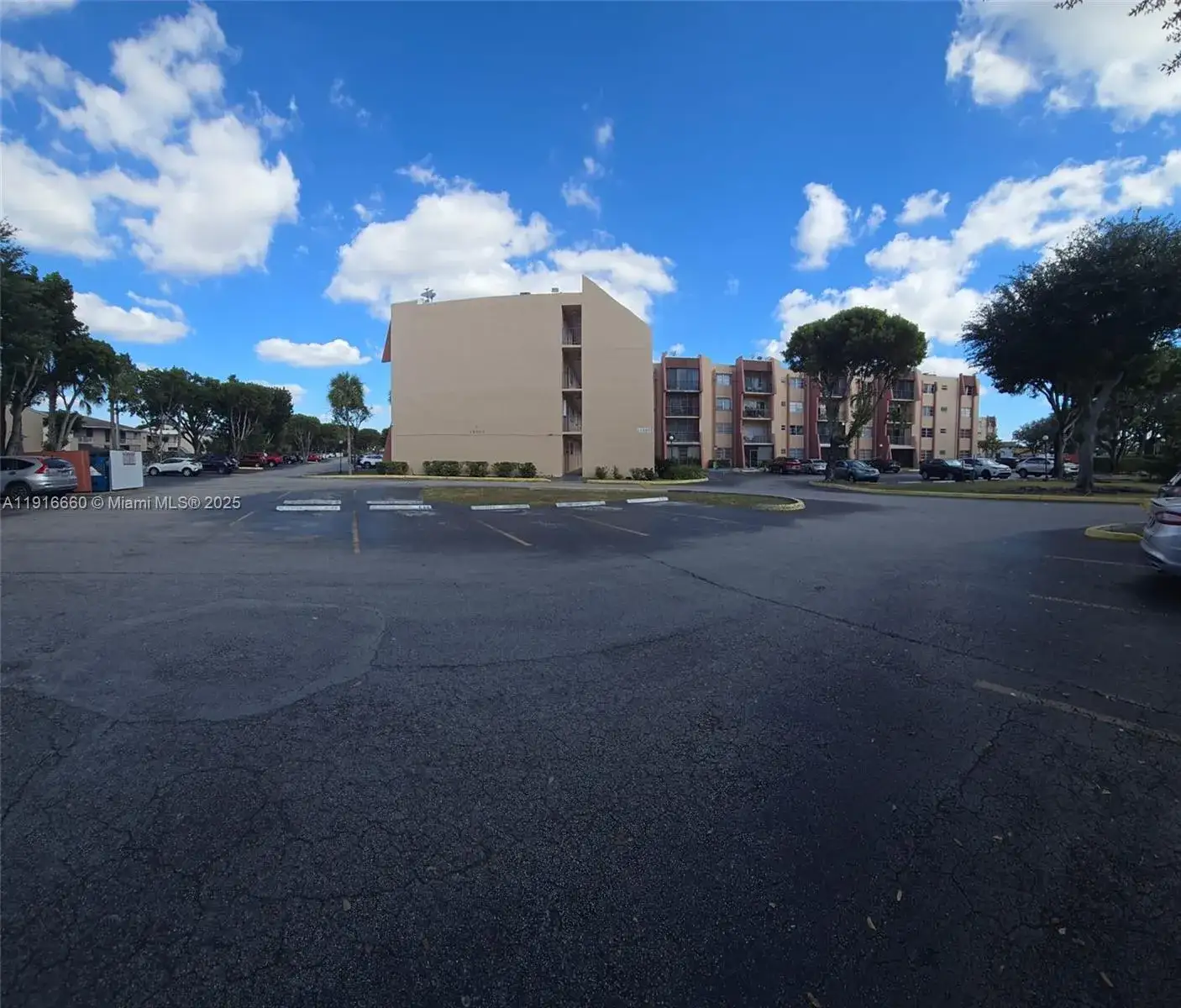 2 bedroom 2 bath Residential Lease for rent at 13707 Kendale Lakes Cir, Miami FL 33183