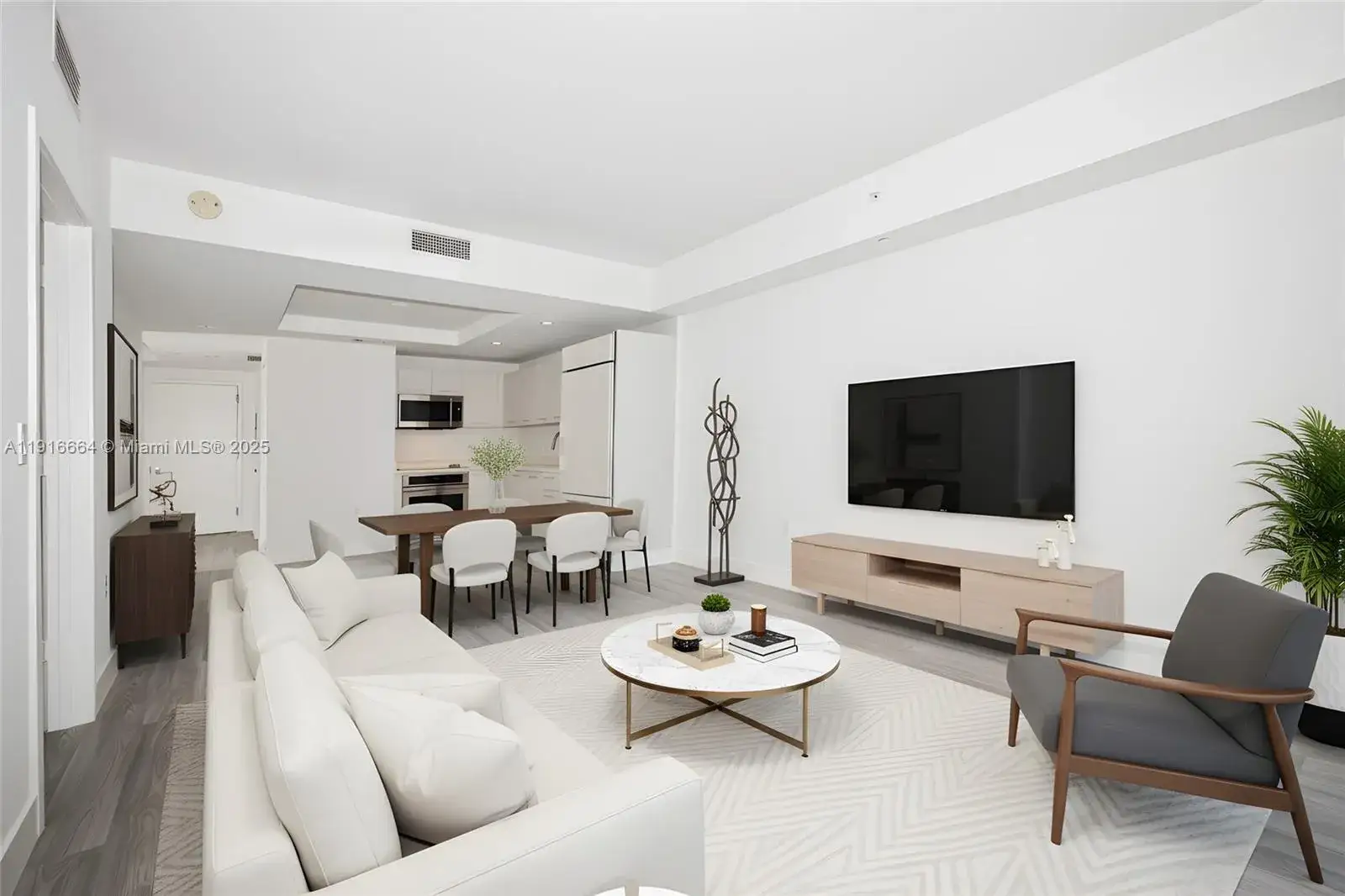 1 bedroom 2 bath Residential for sale at 45 SW 9th St # 1504, Miami FL 33130