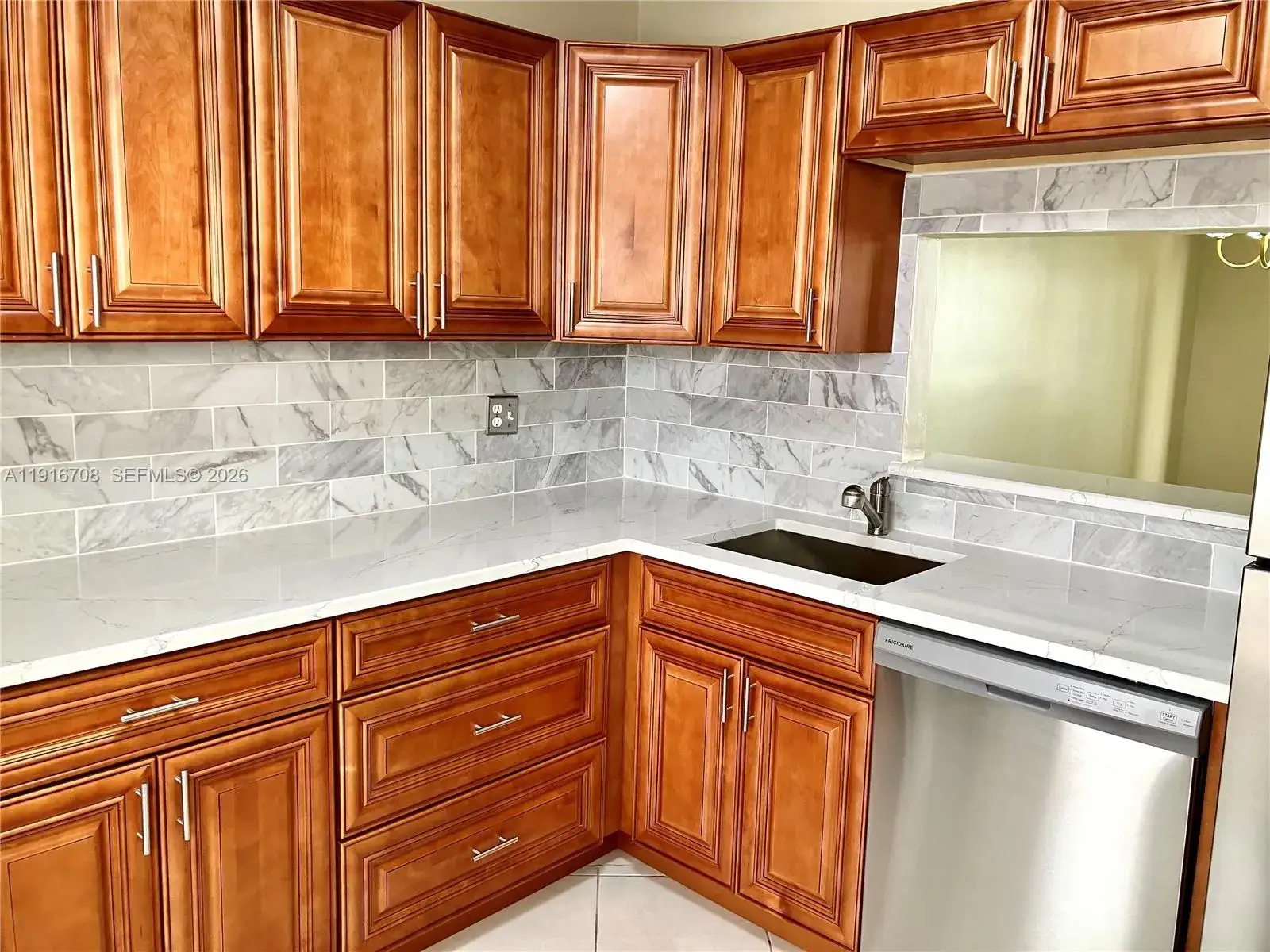 1 bedroom 1 bath Residential for sale at 4270 NW 40th St # 103, Lauderdale Lakes FL 33319