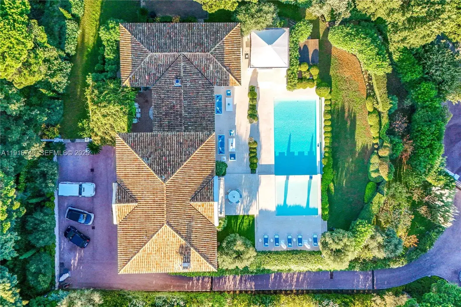 8 bedroom 7 bath Residential for sale at La quessine Le Paradis, FL