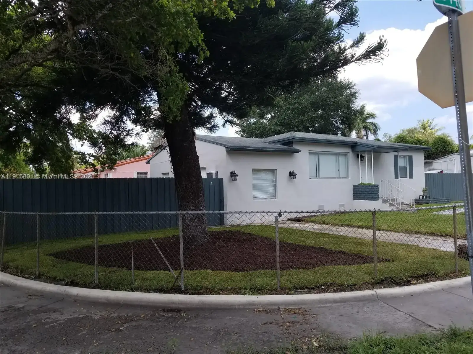1 bath Residential Lease for rent at 1201 NE 148th St # B, Miami FL 33161