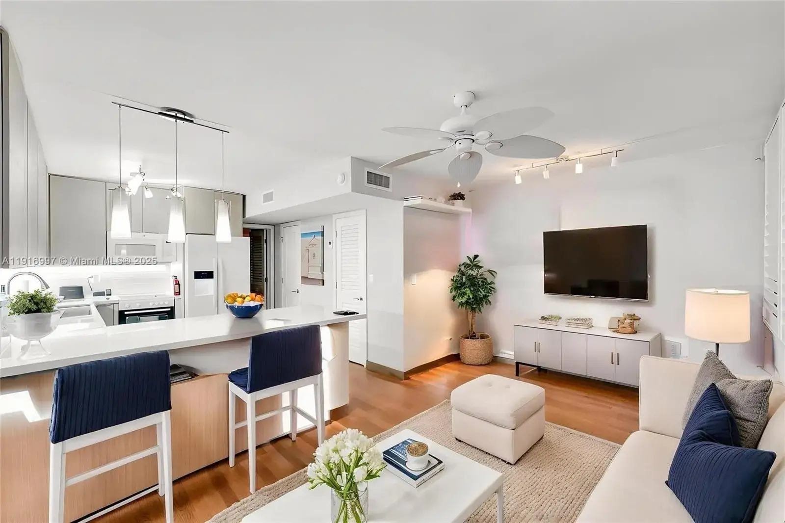 1 bedroom 1 bath Residential for sale at 322 Taylor St # 1D, Hollywood FL 33019