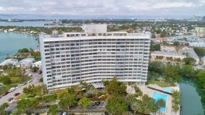 2 bedroom 2 bath Residential Lease for rent at 7441 Wayne Ave # 4D, Miami Beach FL 33141