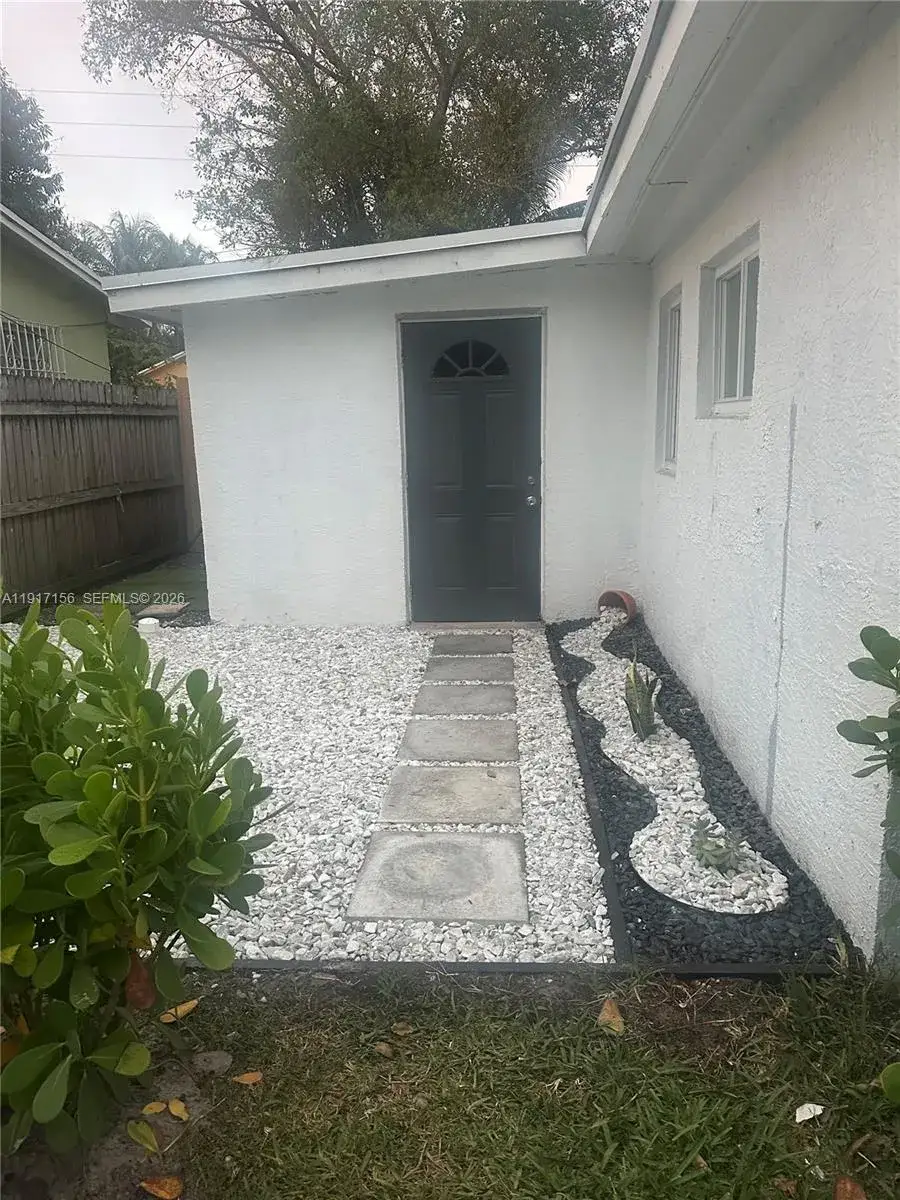 1 bedroom 1 bath Residential Lease for rent at 16200 NE 3rd Ave # B, Miami FL 33162