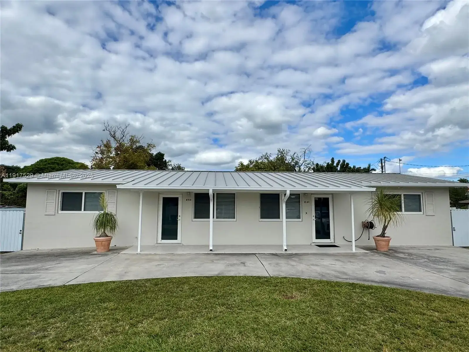 2 bedroom 1 bath Residential Lease for rent at 8101 SW 4th St # 8101, Miami FL 33144