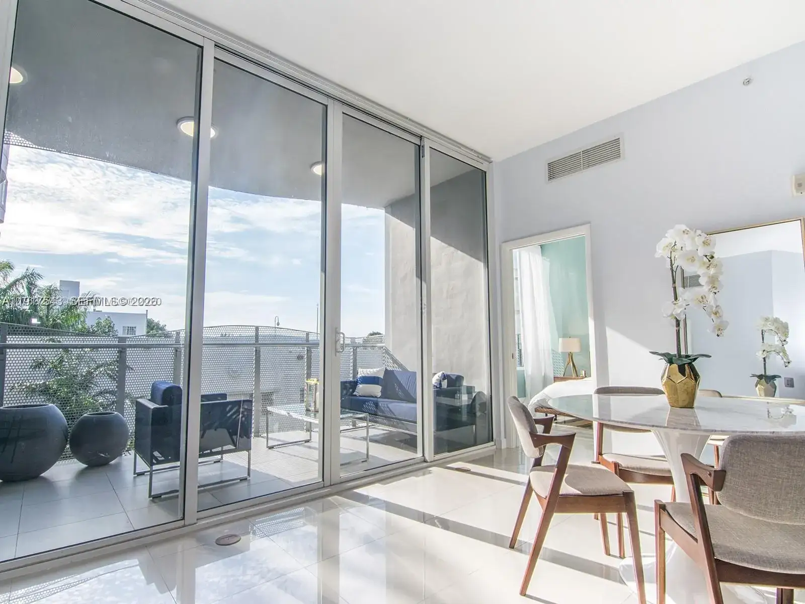2 bedroom 2 bath Residential for sale at 2100 Park Ave # 406, Miami Beach FL 33139