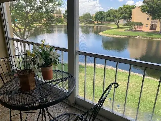 1 bedroom 1 bath Residential Lease for rent at 6021 NW 61st Ave # 208, Tamarac FL 33319