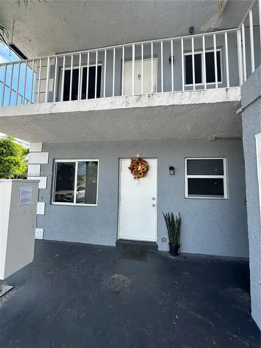 2 bedroom 1 bath Residential Lease for rent at 3901 NW 9th Ave # 11, Deerfield Beach FL 33064