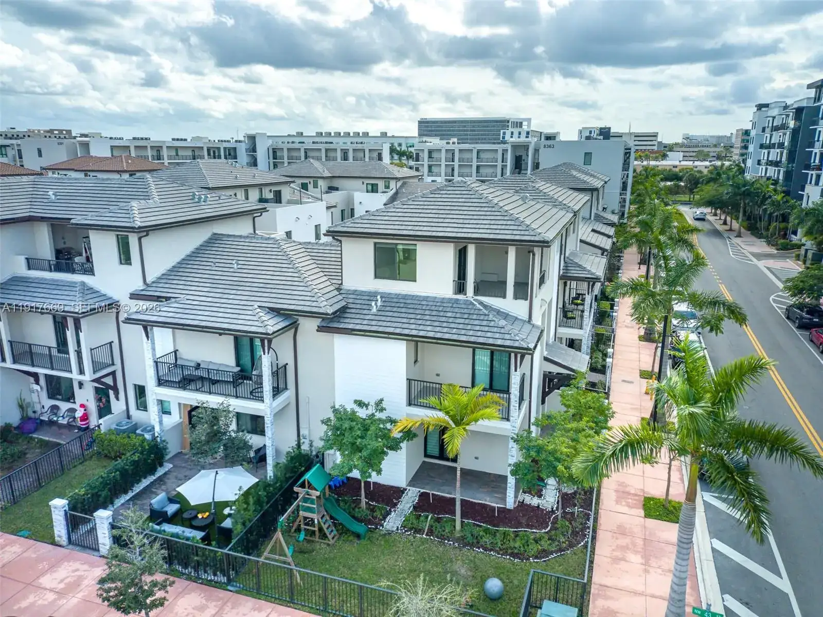 3 bedroom 3 bath Residential for sale at 8364 NW 43rd St, Doral FL 33166