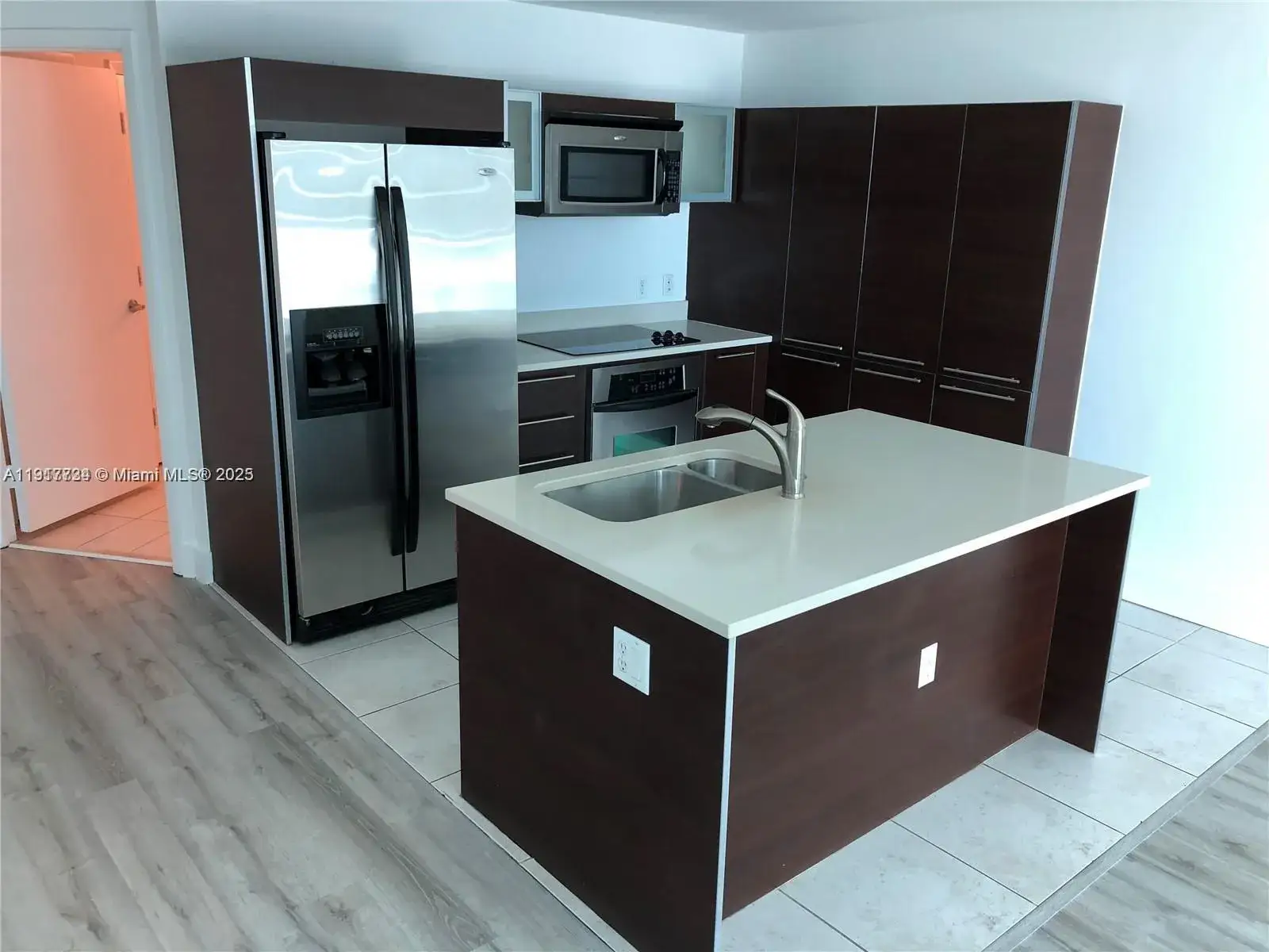 1 bedroom 1 bath Residential Lease for rent at 1900 N Bayshore Dr # 3907, Miami FL 33132
