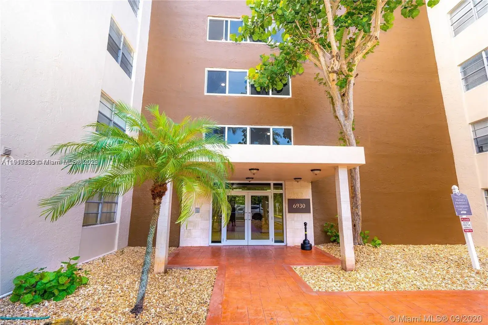 2 bedroom 1 bath Residential for sale at 6930 Miami Gardens Dr # 410, Hialeah FL 33015