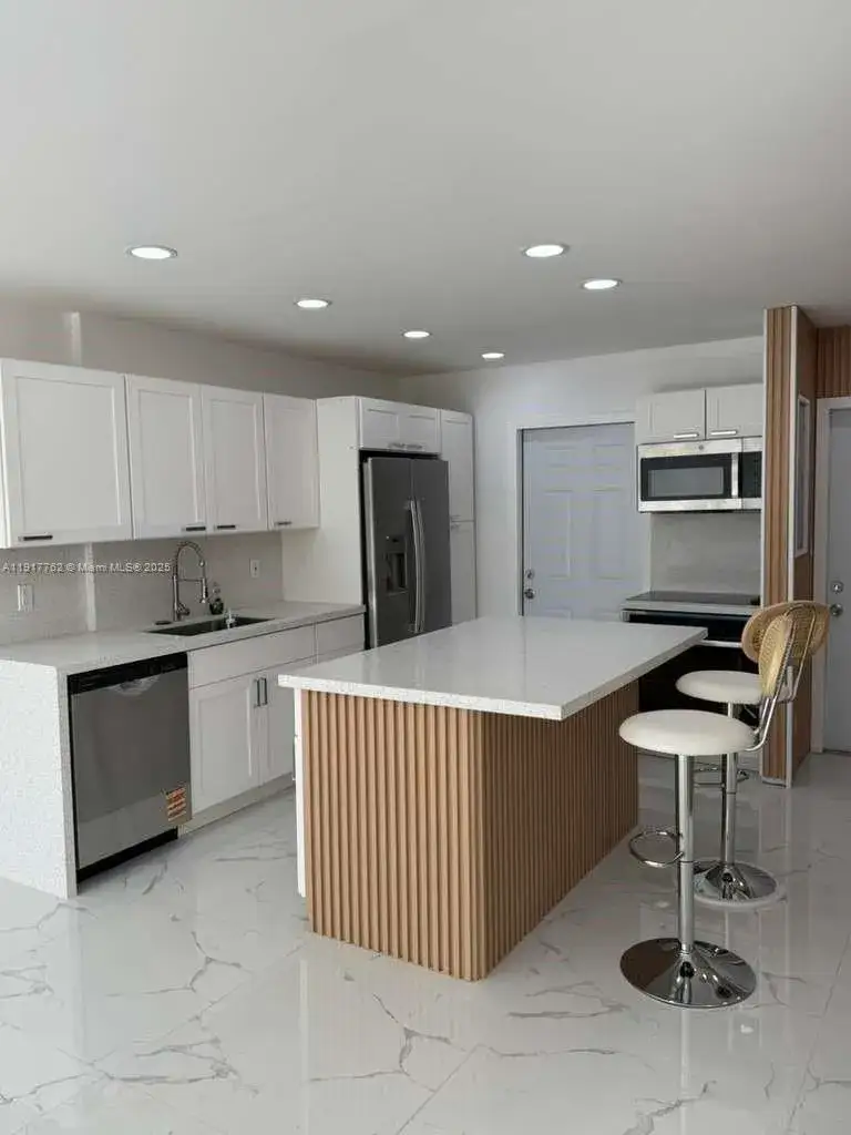 2 bedroom 2 bath Residential for sale at 15201 NE 6th Ave # C312, Miami FL 33162