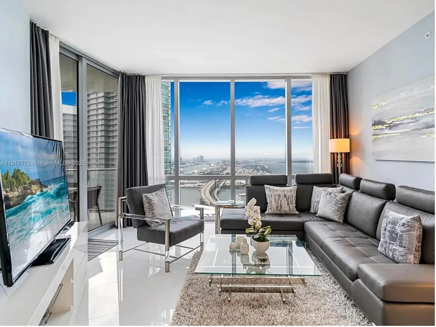2 bedroom 3 bath Residential Lease for rent at 851 NE 1st Ave # 3909, Miami FL 33132