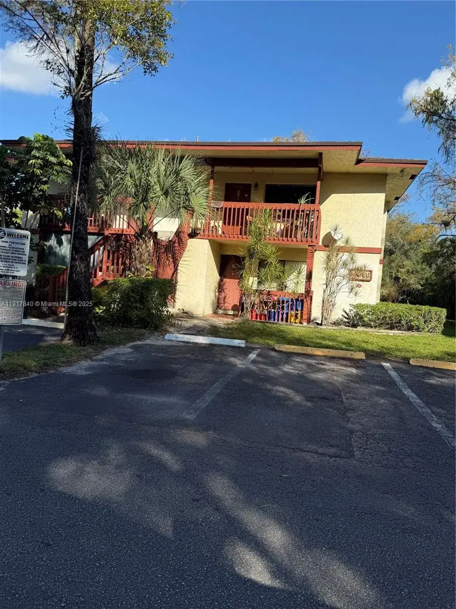 1 bedroom 1 bath Residential Lease for rent at 4301 NW 19th St # 7, Lauderhill FL 33313