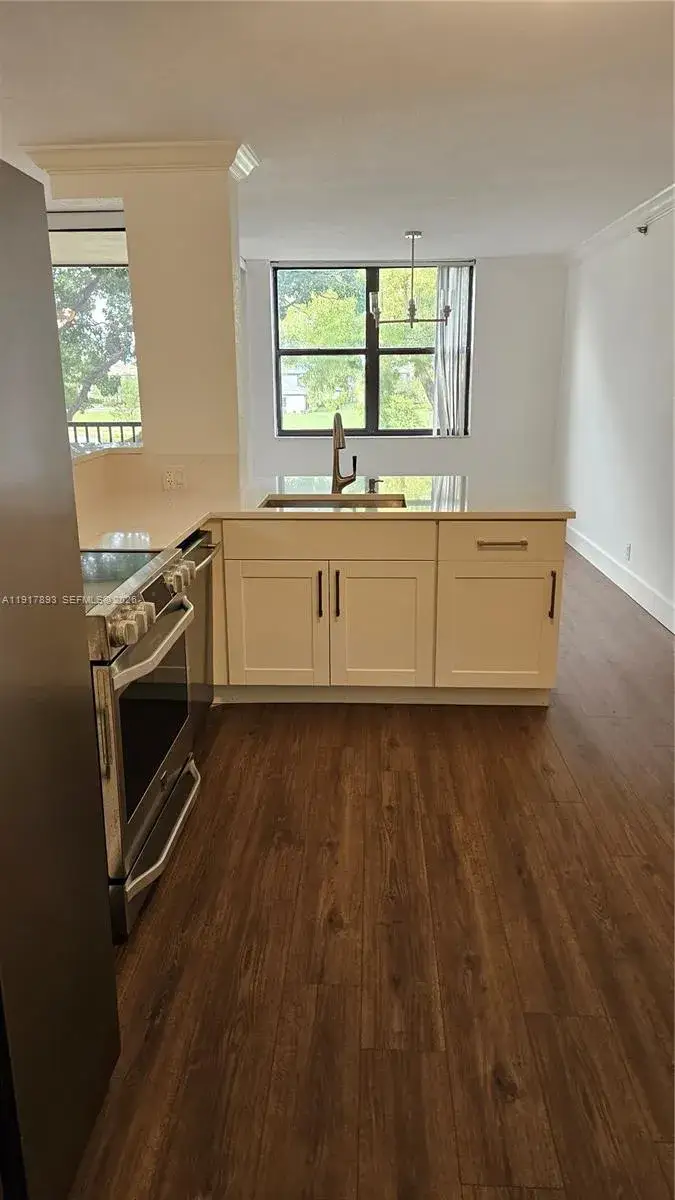 2 bedroom 2 bath Residential Lease for rent at 105 Lake Emerald Dr # 311, Oakland Park FL 33309