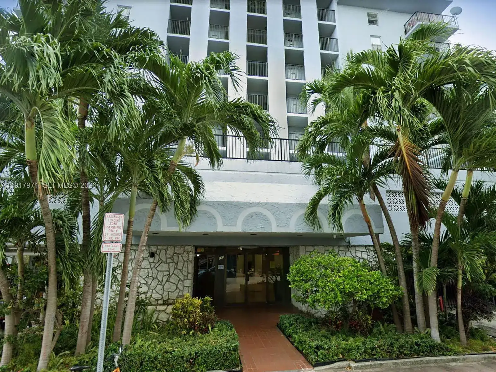 2 bedroom 2 bath Residential for sale at 899 West Ave # 3M, Miami Beach FL 33139