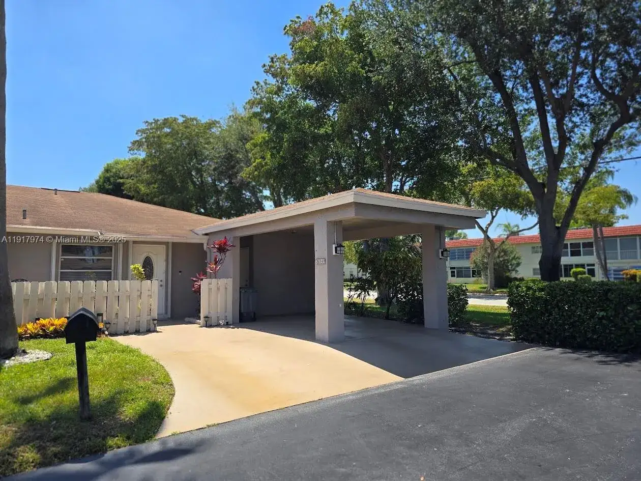 2 bedroom 2 bath Residential for sale at 6723 Moonlit Dr, Delray Beach FL 33446