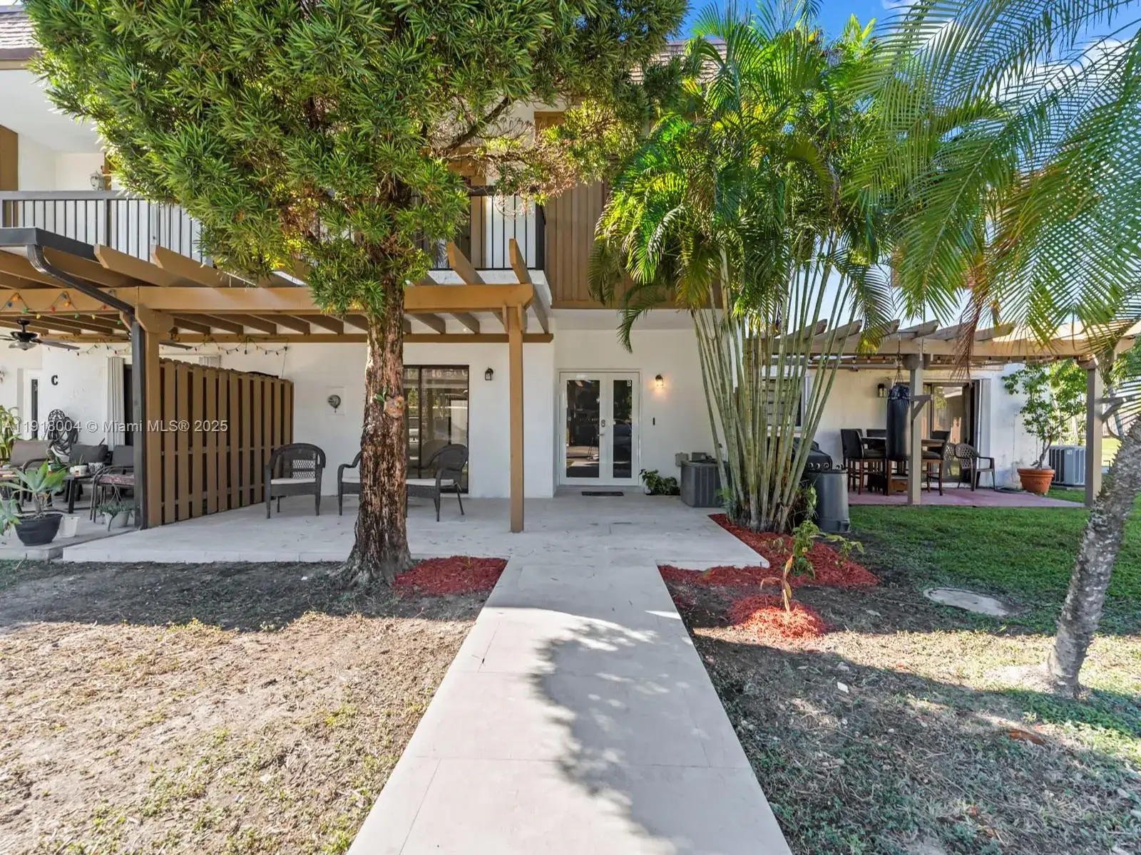 3 bedroom 2 bath Residential for sale at 6885 NW 169th St # 66D, Hialeah FL 33015