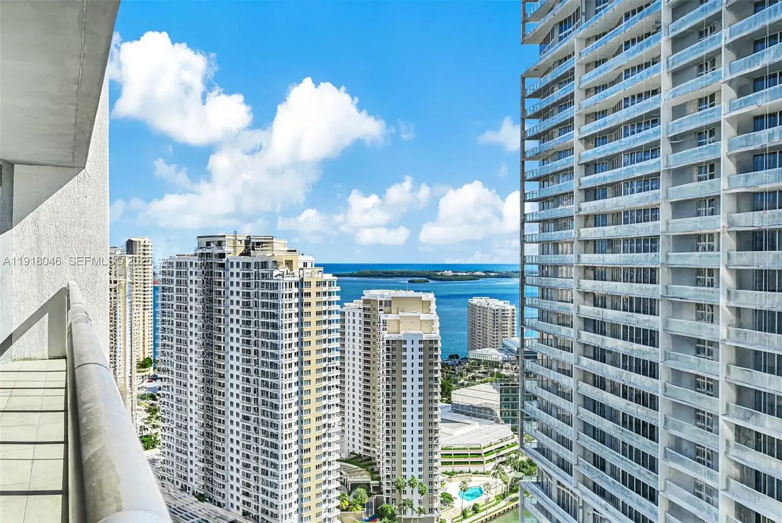 2 bedroom 2 bath Residential Lease for rent at 475 Brickell Ave # 3113, Miami FL 33131