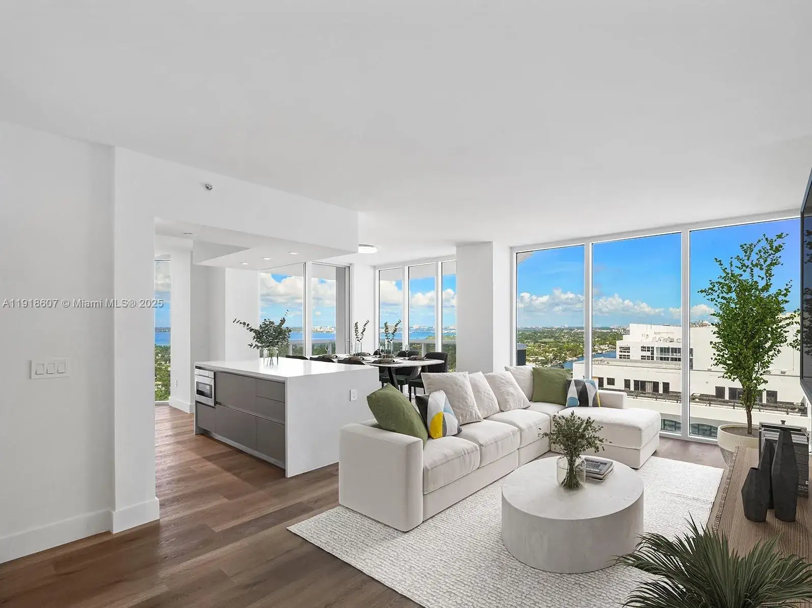 2 bedroom 2 bath Residential for sale at 4779 Collins Ave # 2407, Miami Beach FL 33140