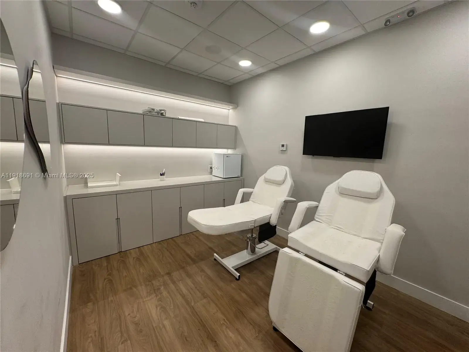 Commercial Sale for sale at 2820 NE 214th St # 1004, Aventura FL 33180